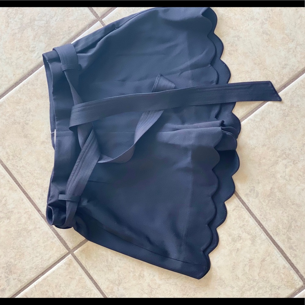Black scallop edge shorts